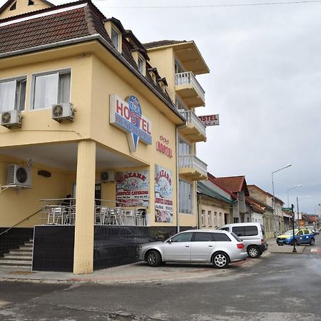 Casa Simescu I Vandrarhem Caransebeş Exteriör bild