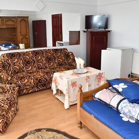 Casa Simescu I Vandrarhem Caransebeş Exteriör bild