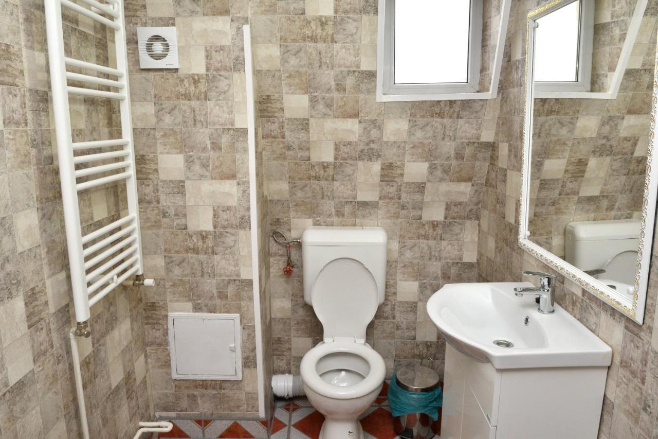 Casa Simescu I Vandrarhem Caransebeş Exteriör bild