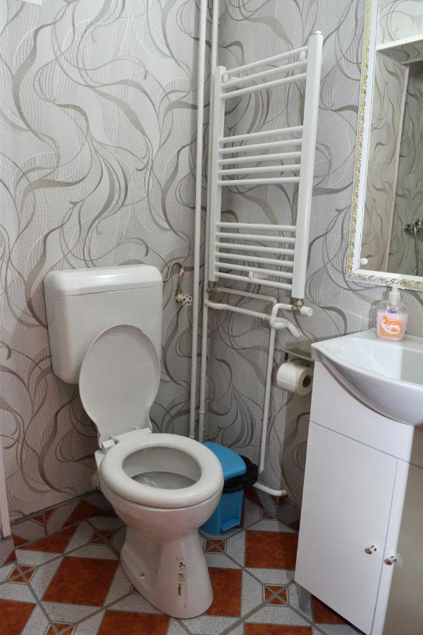 Casa Simescu I Vandrarhem Caransebeş Exteriör bild