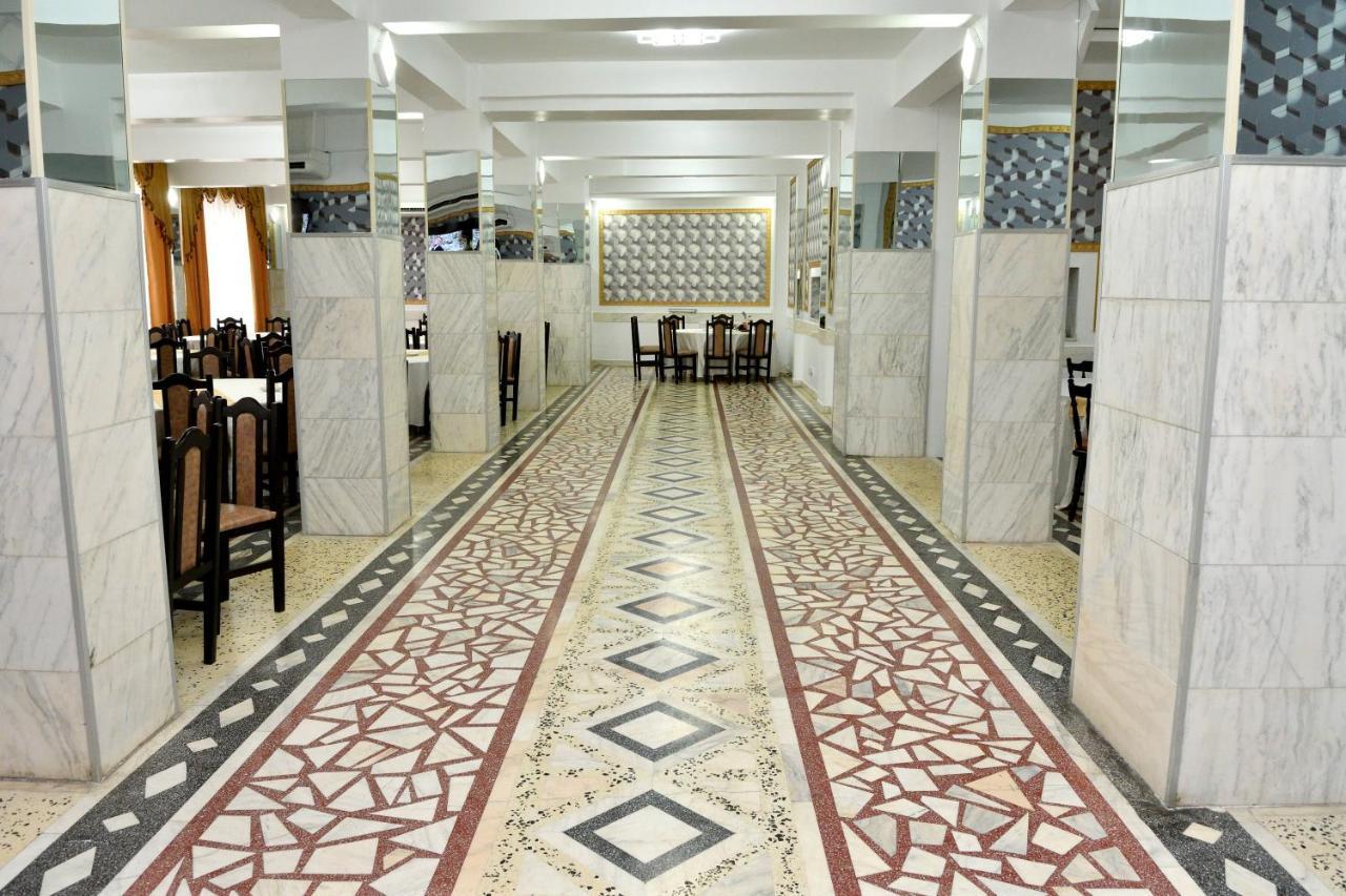 Casa Simescu I Vandrarhem Caransebeş Exteriör bild