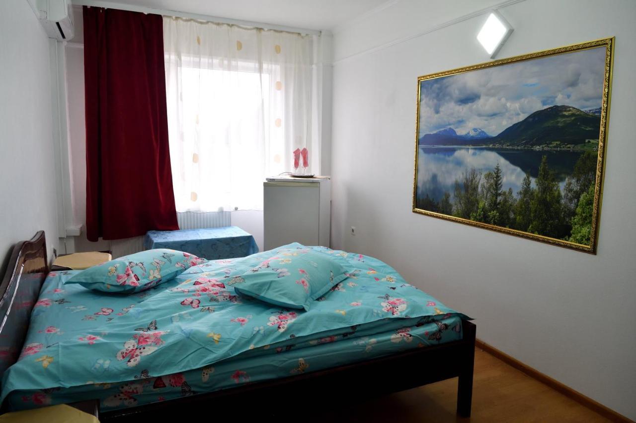Casa Simescu I Vandrarhem Caransebeş Exteriör bild