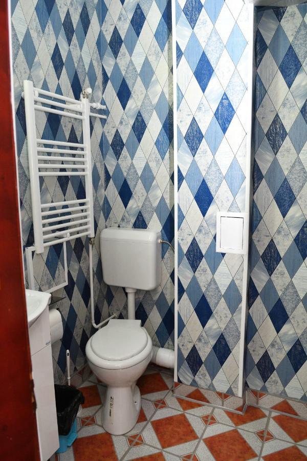 Casa Simescu I Vandrarhem Caransebeş Exteriör bild