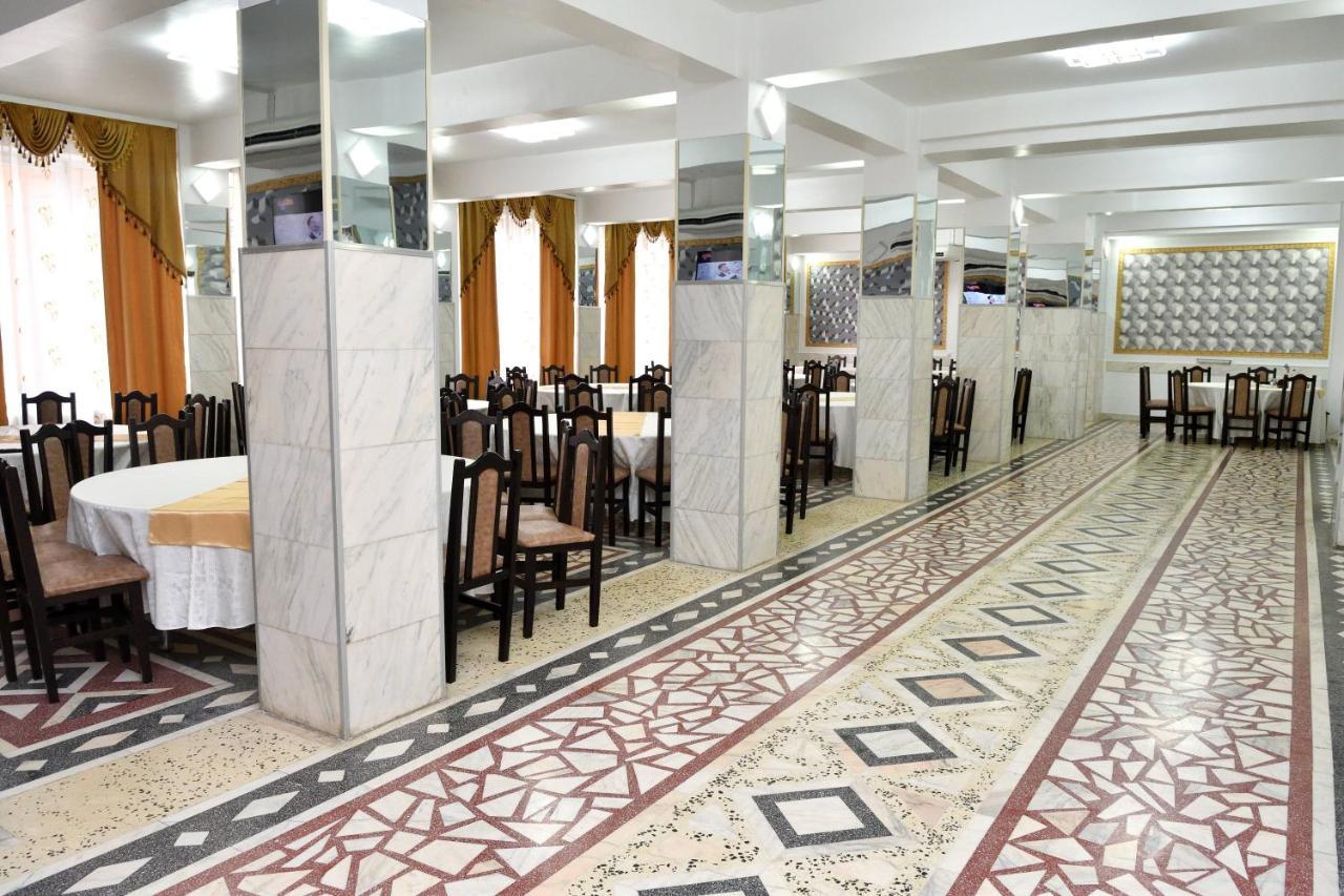 Casa Simescu I Vandrarhem Caransebeş Exteriör bild