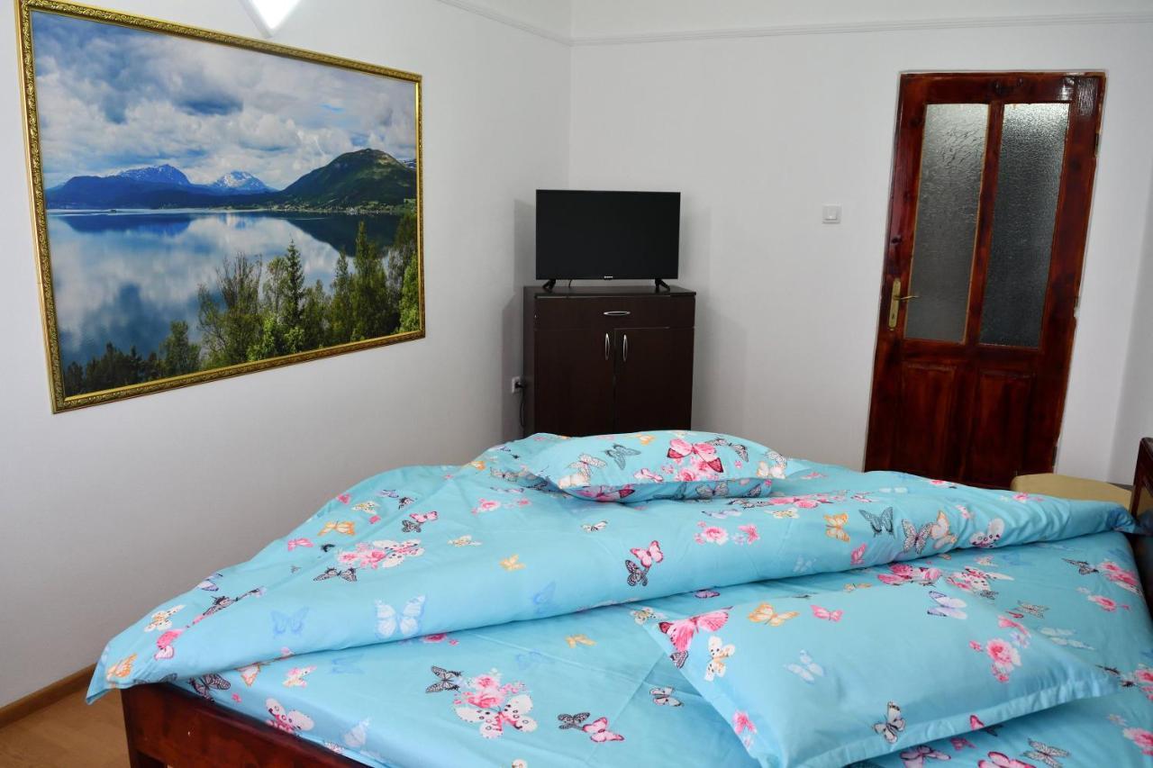 Casa Simescu I Vandrarhem Caransebeş Exteriör bild