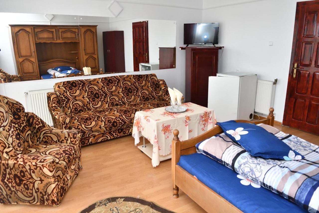 Casa Simescu I Vandrarhem Caransebeş Exteriör bild